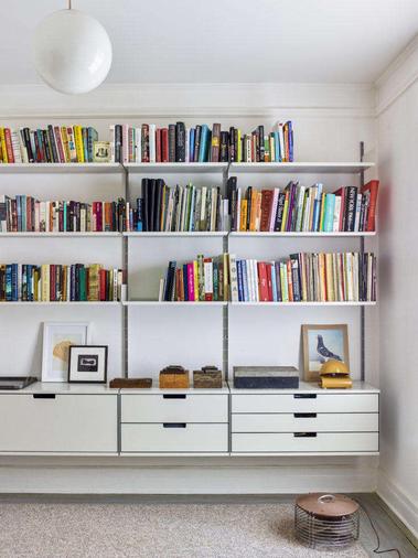 https://www.organized-home.com/ezoimgfmt/media.organized-home.com/wp-content/uploads/2018/03/matthew-axe-jackson-heights-eric-piasecki-vitseo-shelves-733x977.jpg?ezimgfmt=rs:380x506/rscb1/ng:webp/ngcb1